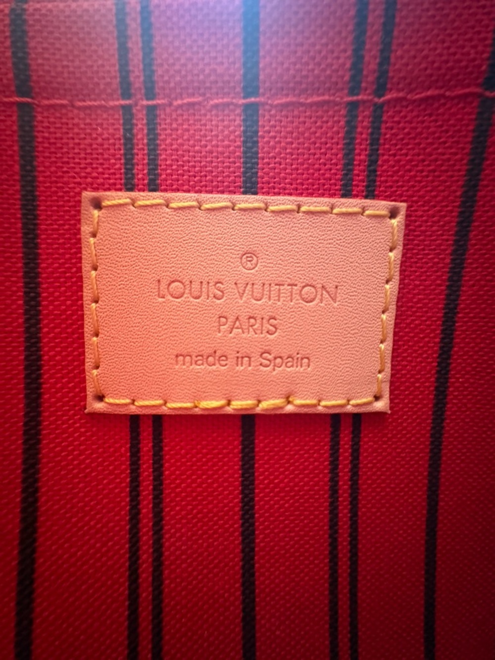 Louis Vuitton Neverfull Pochette - Picture 3 of 8
